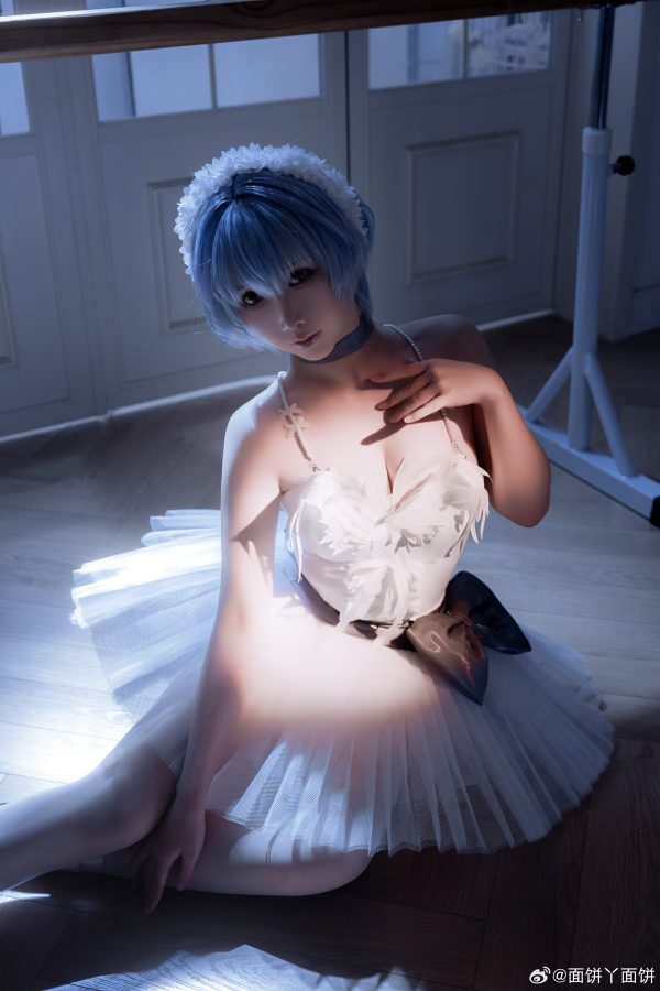 当福音战士走进芭蕾教室：面饼仙儿绫波丽COS诠释冷感舞者