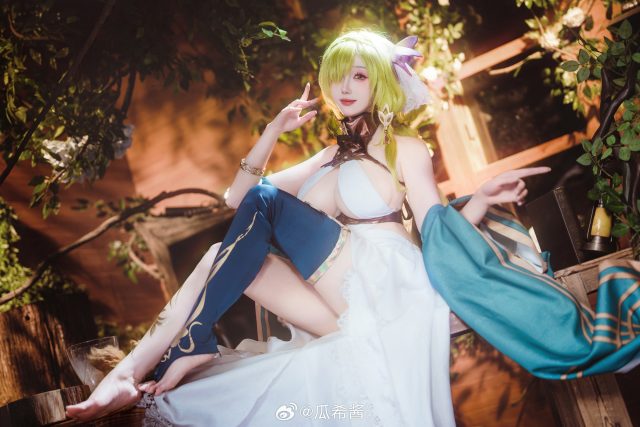 碧蓝航线花园里的温柔舰影:瓜希酱七省COS优雅气质拉满 碧蓝航线花园里的温柔舰影:瓜希酱七省COS优雅气质拉满