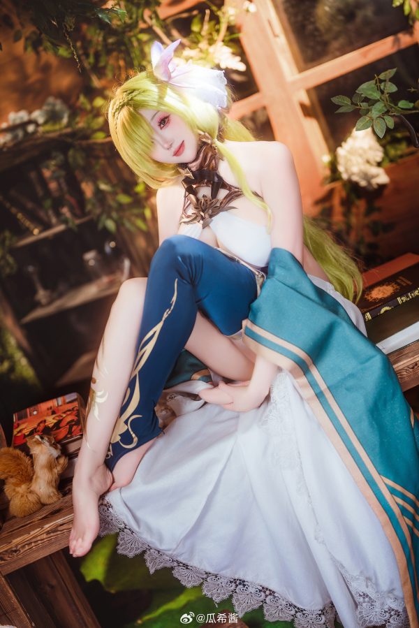 碧蓝航线花园里的温柔舰影:瓜希酱七省COS优雅气质拉满 碧蓝航线花园里的温柔舰影:瓜希酱七省COS优雅气质拉满