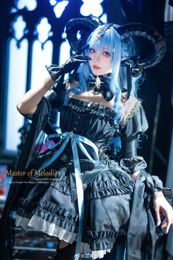 明日方舟丰川祥子COS：瓜希酱演绎旋律的主人的优雅与舞台掌控