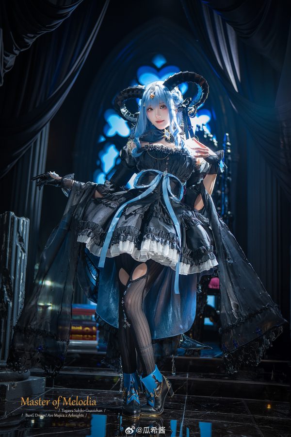 明日方舟丰川祥子COS：瓜希酱演绎旋律的主人的优雅与舞台掌控