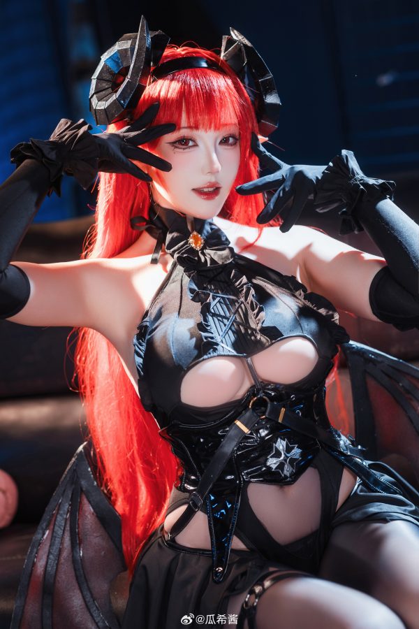 瓜希酱的兴登堡COS赏析:碧蓝航线红发女王的冷艳霸气演绎 瓜希酱的兴登堡COS赏析:碧蓝航线红发女王的冷艳霸气演绎