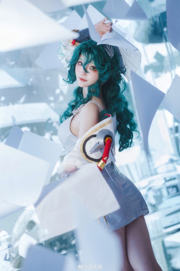 重返未来1999冷周六COS赏析：瓜希酱演绎未来实验室研究者气场