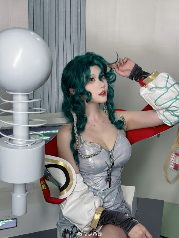 重返未来1999冷周六COS赏析：瓜希酱演绎未来实验室研究者气场