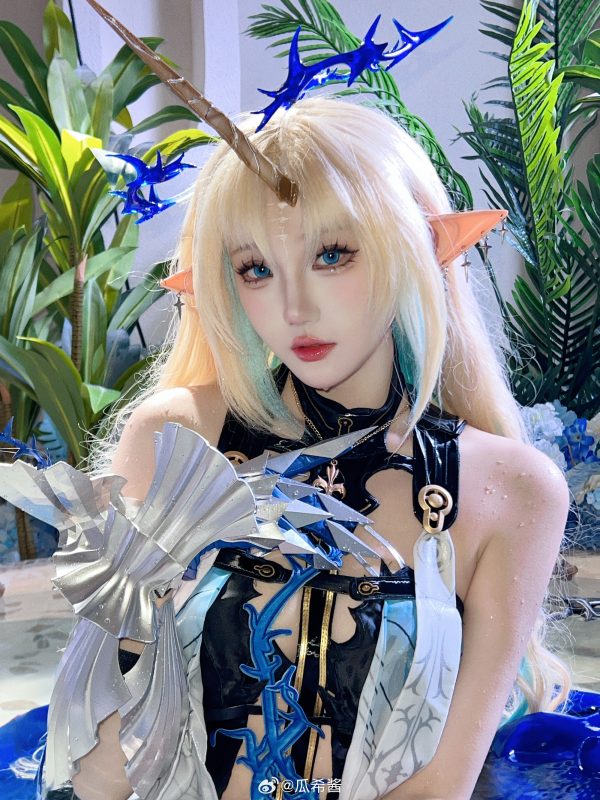 鸣潮卡提希娅COS惊艳还原！瓜希酱演绎异界精灵的高贵气场