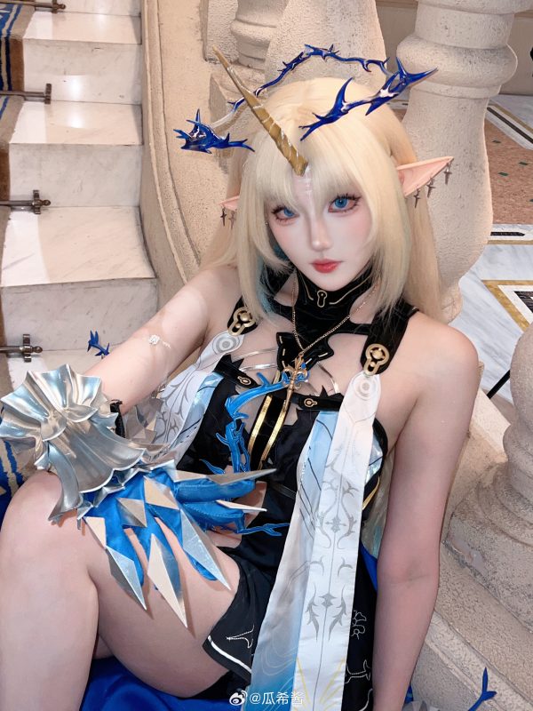 鸣潮卡提希娅COS惊艳还原！瓜希酱演绎异界精灵的高贵气场