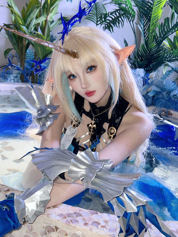 鸣潮卡提希娅COS惊艳还原！瓜希酱演绎异界精灵的高贵气场