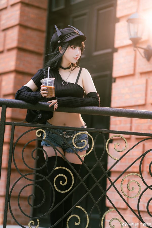 碧蓝航线可畏COS赏析:面饼仙儿演绎高冷魅力与都市街拍氛围 碧蓝航线可畏COS赏析:面饼仙儿演绎高冷魅力与都市街拍氛围