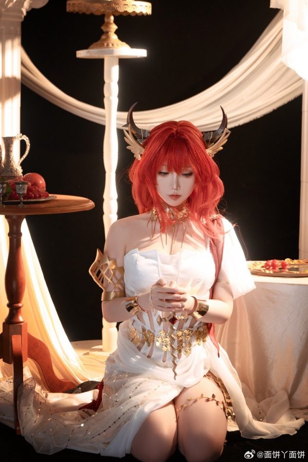 音律联觉面饼仙儿COS:史尔特尔冷艳神性与舞台张力的极致融合 音律联觉面饼仙儿COS:史尔特尔冷艳神性与舞台张力的极致融合