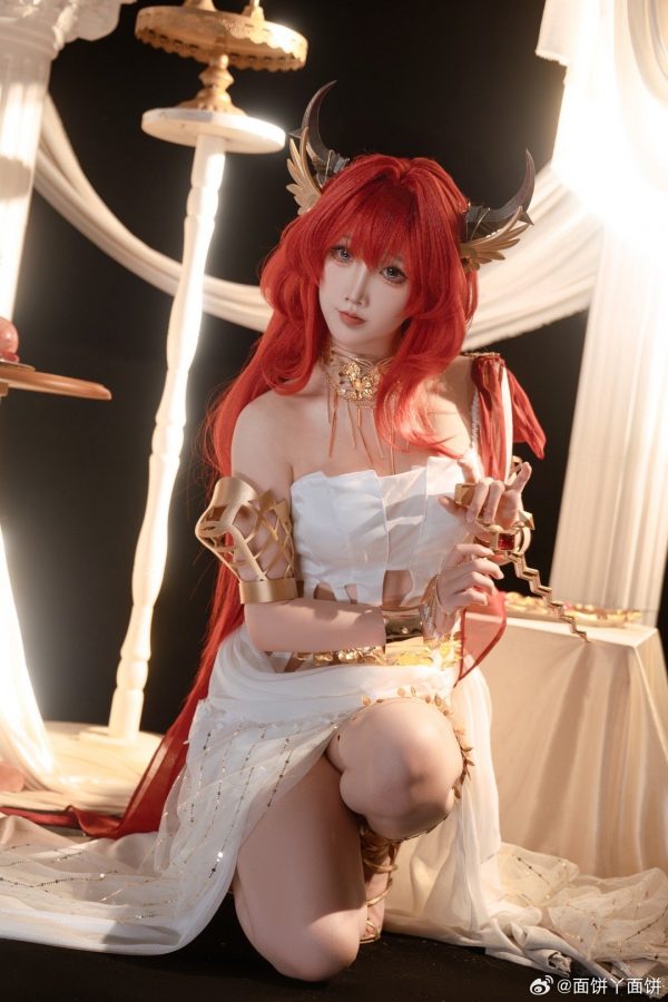 音律联觉面饼仙儿COS:史尔特尔冷艳神性与舞台张力的极致融合 音律联觉面饼仙儿COS:史尔特尔冷艳神性与舞台张力的极致融合