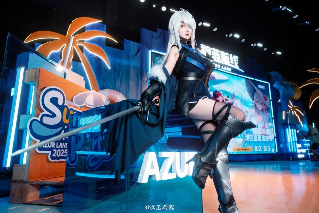 瓜希酱基洛夫COS:完美演绎霓虹舞台上舰队战士的冷艳与锋芒 瓜希酱基洛夫COS:完美演绎霓虹舞台上舰队战士的冷艳与锋芒