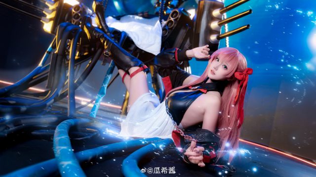 碧蓝航线夏日舰队的元气巡航：瓜希酱COS演绎孟菲斯青春魅力