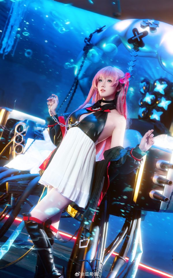 碧蓝航线夏日舰队的元气巡航：瓜希酱COS演绎孟菲斯青春魅力