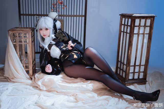 当幸运兔子遇见东方华服：面饼仙儿COS妮姬布兰儿的优雅魅力