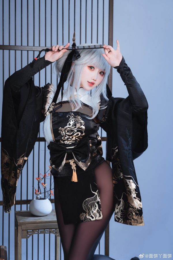 当幸运兔子遇见东方华服：面饼仙儿COS妮姬布兰儿的优雅魅力