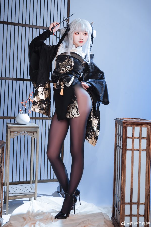 当幸运兔子遇见东方华服：面饼仙儿COS妮姬布兰儿的优雅魅力