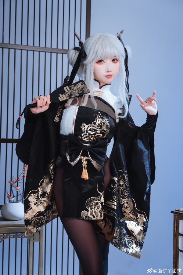 当幸运兔子遇见东方华服：面饼仙儿COS妮姬布兰儿的优雅魅力