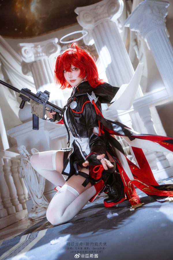 瓜希酱明日方舟COS:演绎新约能天使冷艳与力量的视觉盛宴 瓜希酱明日方舟COS:演绎新约能天使冷艳与力量的视觉盛宴