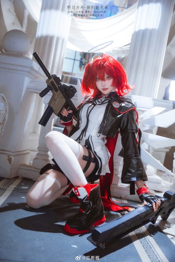 瓜希酱明日方舟COS:演绎新约能天使冷艳与力量的视觉盛宴 瓜希酱明日方舟COS:演绎新约能天使冷艳与力量的视觉盛宴