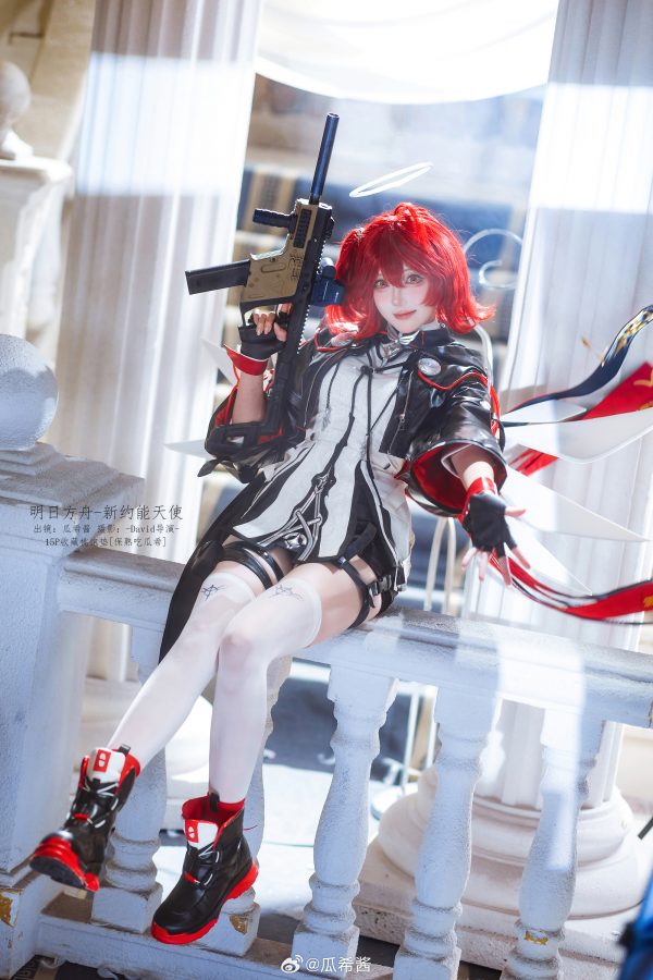 瓜希酱明日方舟COS:演绎新约能天使冷艳与力量的视觉盛宴 瓜希酱明日方舟COS:演绎新约能天使冷艳与力量的视觉盛宴