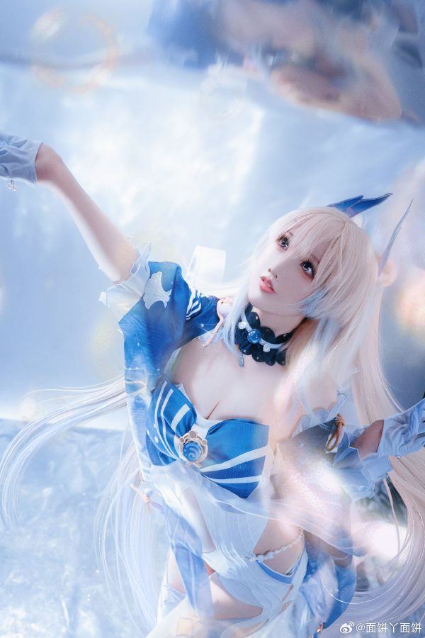 光影下的梦幻演绎：面饼仙儿COS珊瑚宫心海温柔与优雅的极致