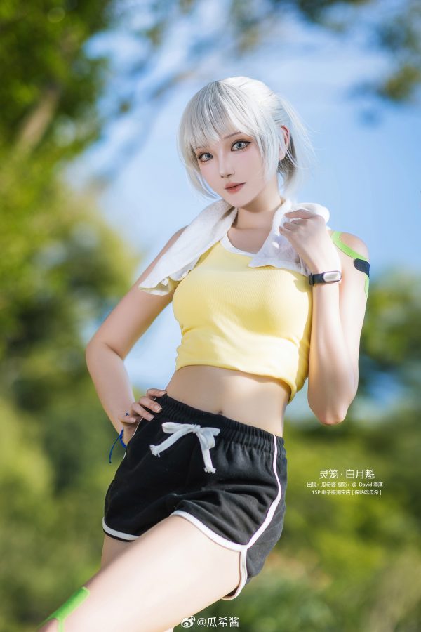 灵笼白月魁体操服COS：瓜希酱演绎运动系白老板清爽又有力量感