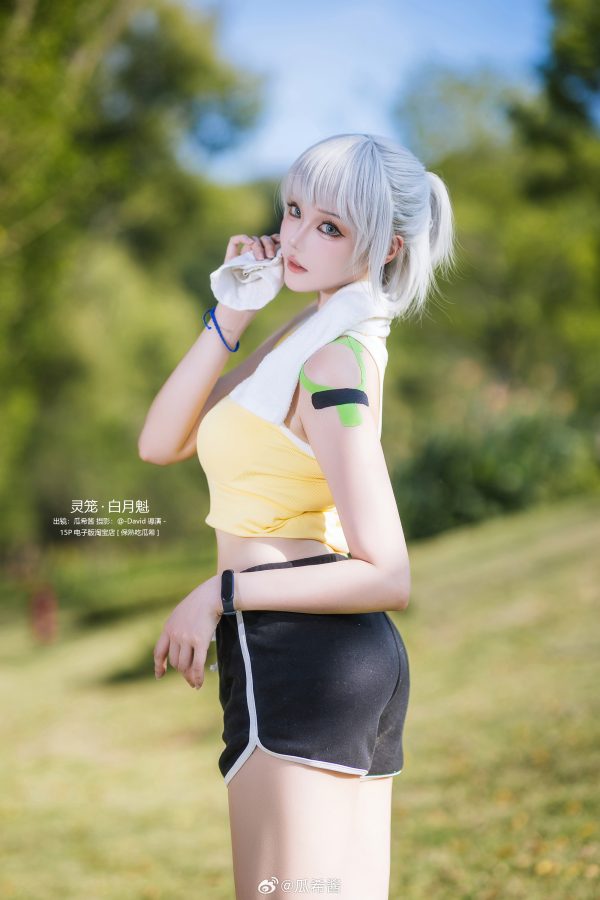 灵笼白月魁体操服COS：瓜希酱演绎运动系白老板清爽又有力量感