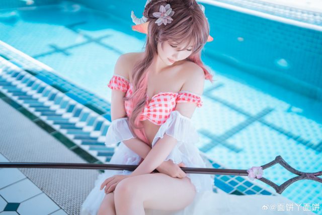 面饼仙儿艾雅法拉COS:明日方舟当火山学少女遇见夏日泳池 面饼仙儿艾雅法拉COS:明日方舟当火山学少女遇见夏日泳池