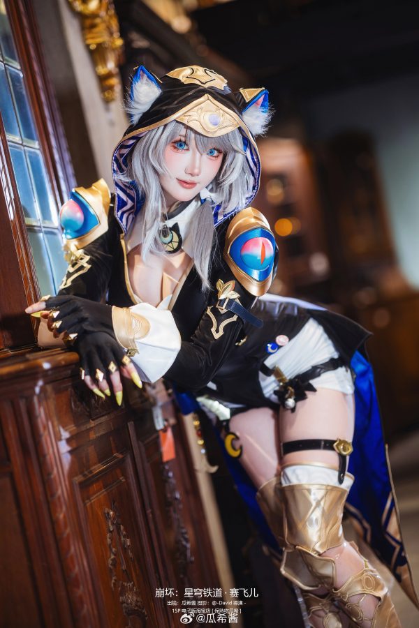 瓜希酱赛飞儿COS：崩坏星穹铁道猫系灵动与神秘气场的完美融合