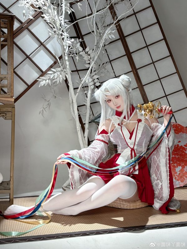 面饼仙儿碧蓝航线COS赏析:演绎跨年新年版三隈的娇俏与优雅 面饼仙儿碧蓝航线COS赏析:演绎跨年新年版三隈的娇俏与优雅