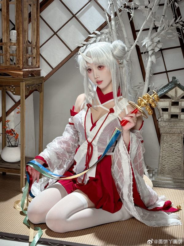 面饼仙儿碧蓝航线COS赏析:演绎跨年新年版三隈的娇俏与优雅 面饼仙儿碧蓝航线COS赏析:演绎跨年新年版三隈的娇俏与优雅
