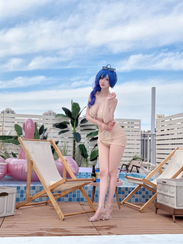 rioko凉凉子泳装圣路易斯COS:优雅与性感并存的泳池氛围神作 rioko凉凉子泳装圣路易斯COS:优雅与性感并存的泳池氛围神作