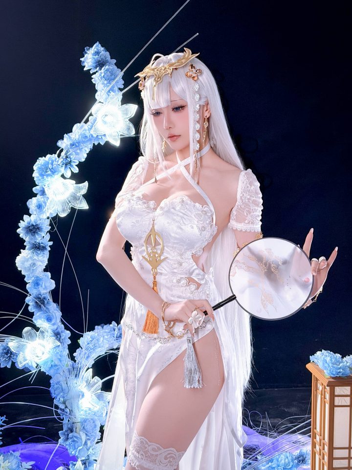 星之迟迟埃姆登COS：旗袍高开叉演绎碧蓝航线舰娘的冷感优雅