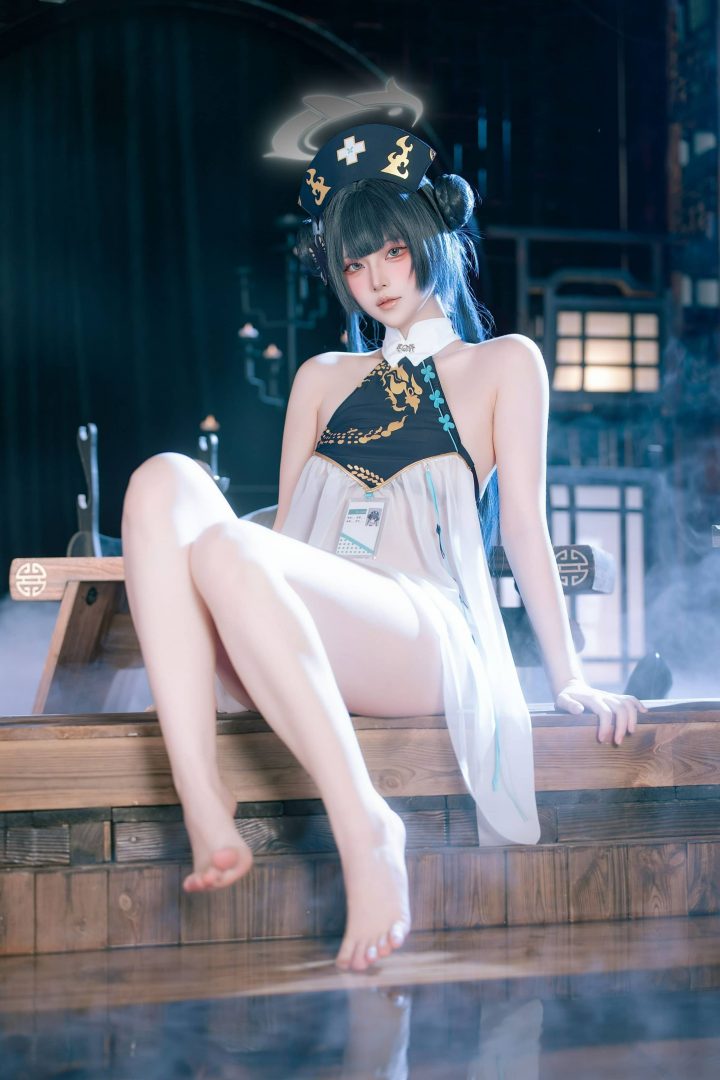 屿鱼Yukako碧蓝档案COS｜演绎护士版妃咲温柔与距离感的极致