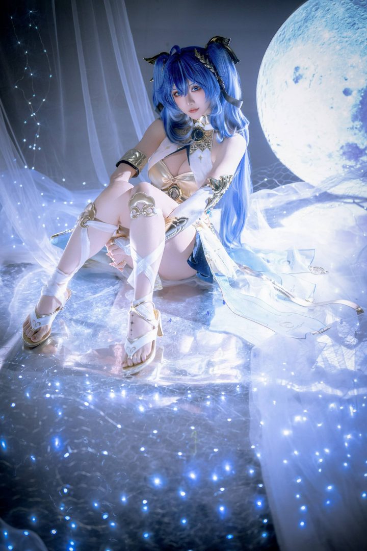 鸣潮尤诺COS赏析：星之迟迟如何演绎命运观测者的神秘与距离感