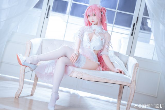 胜利女神妮姬桃乐丝COS：面饼仙儿的漂亮性感演绎与趣味细节