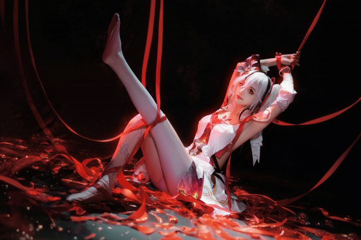 Shika小鹿鹿椿COS赏析：Shika小鹿鹿演绎灵动神秘与果敢的椿