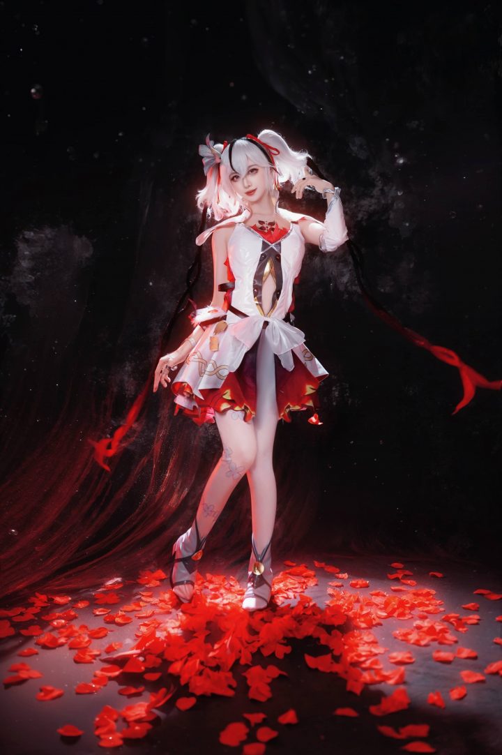 Shika小鹿鹿椿COS赏析：Shika小鹿鹿演绎灵动神秘与果敢的椿