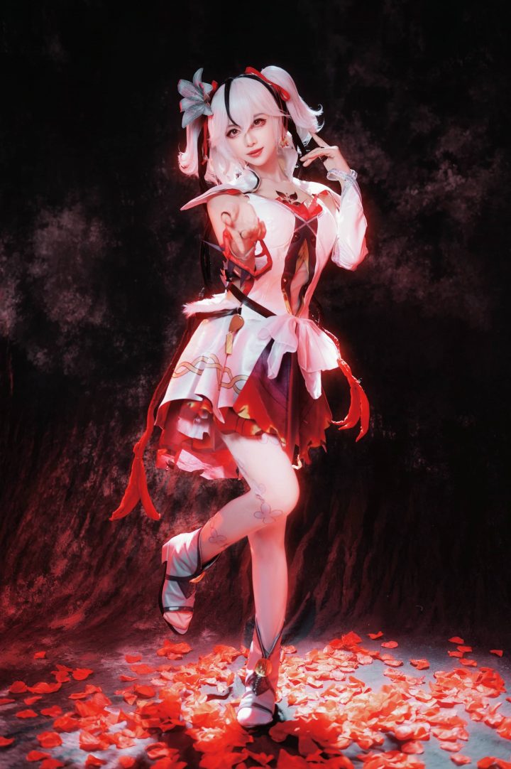 Shika小鹿鹿椿COS赏析：Shika小鹿鹿演绎灵动神秘与果敢的椿