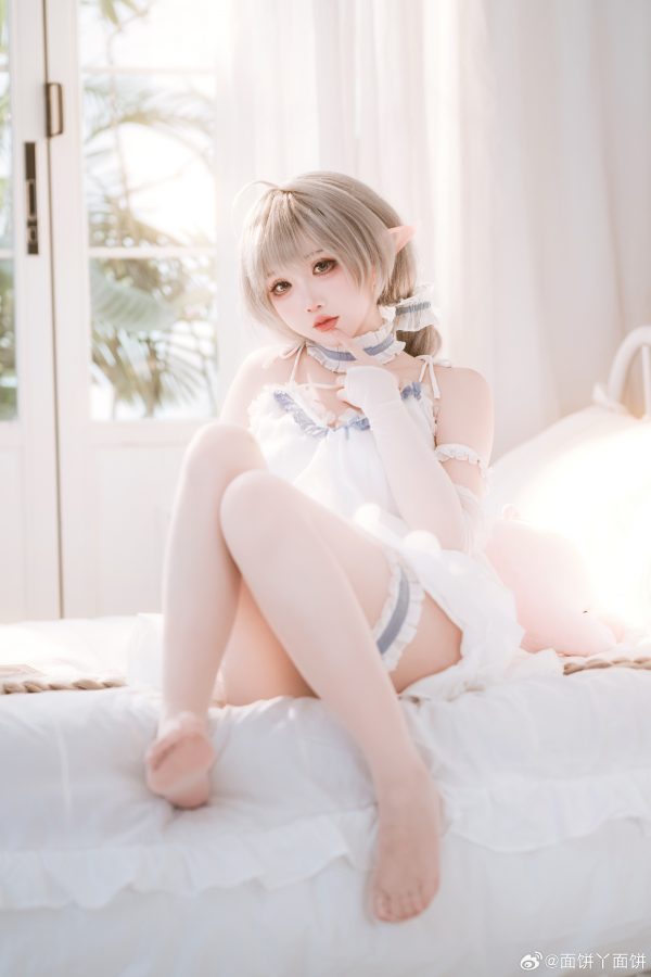 碧蓝航线睡衣埃佛森COS赏析：梦幻午后，面饼仙儿的慵懒时光
