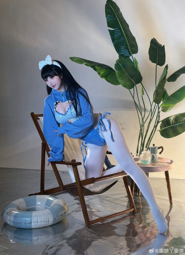 面饼仙儿鲨鱼COS赏析:演绎丝袜泳装版鲨鱼少女的俏皮与可爱 面饼仙儿鲨鱼COS赏析:演绎丝袜泳装版鲨鱼少女的俏皮与可爱