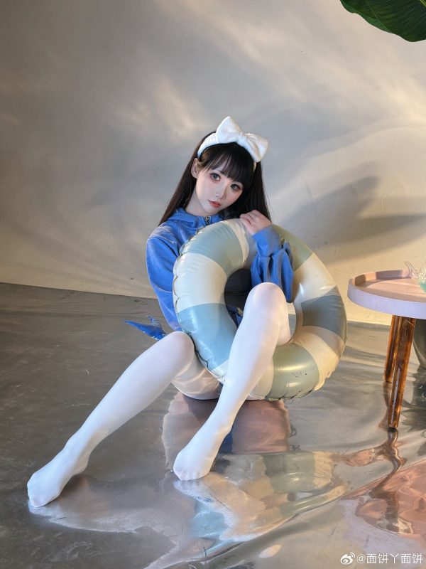 面饼仙儿鲨鱼COS赏析:演绎丝袜泳装版鲨鱼少女的俏皮与可爱 面饼仙儿鲨鱼COS赏析:演绎丝袜泳装版鲨鱼少女的俏皮与可爱
