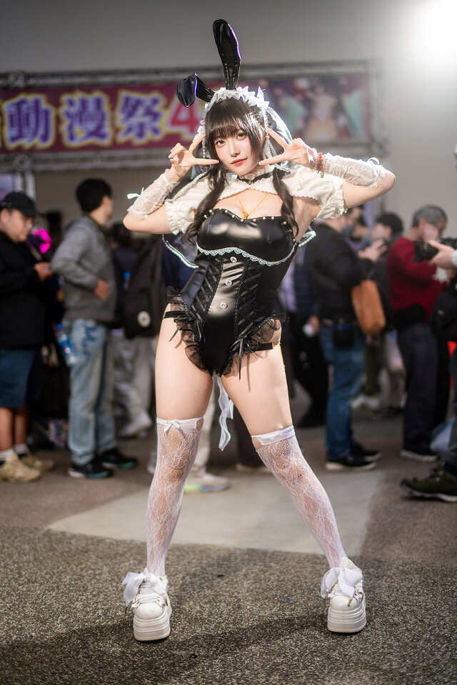 葵Aoi兔女郎COS细节大赏：演绎仰望天空与俏皮吐舌的极致诱惑