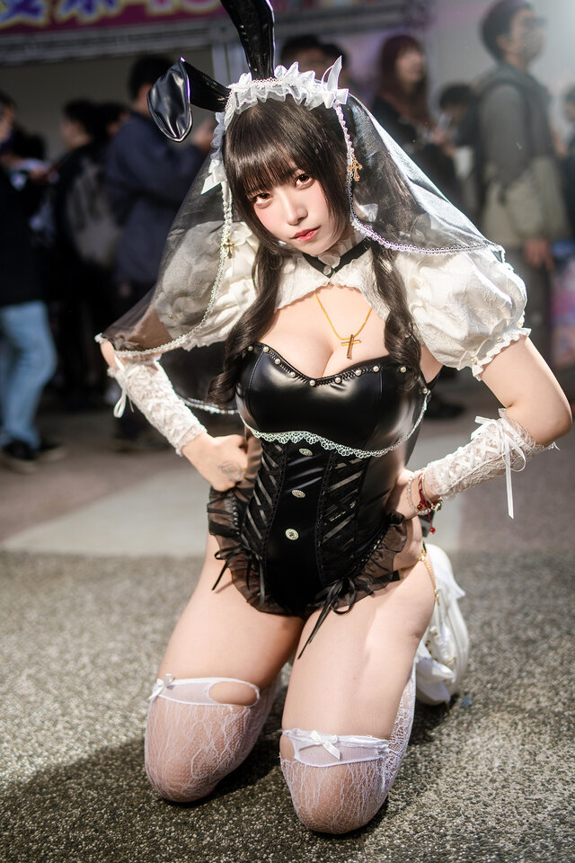 葵Aoi兔女郎COS细节大赏：演绎仰望天空与俏皮吐舌的极致诱惑