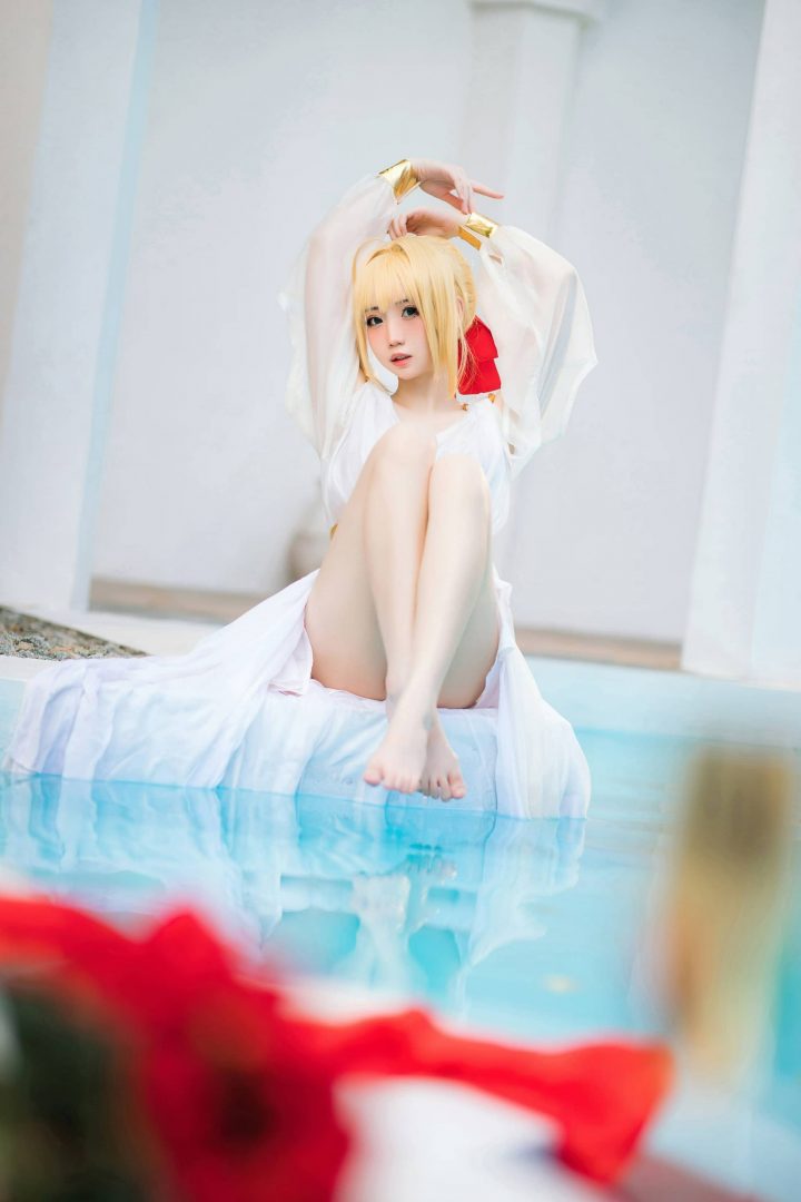 《FGO》跨越次元的蔷薇余韵:焖焖碳尼禄白色睡裙版COS赏析 《FGO》跨越次元的蔷薇余韵:焖焖碳尼禄白色睡裙版COS赏析