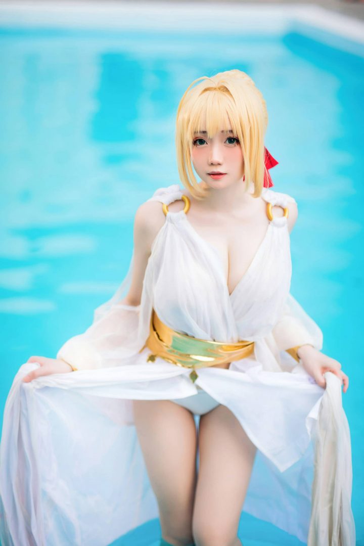 《FGO》跨越次元的蔷薇余韵:焖焖碳尼禄白色睡裙版COS赏析 《FGO》跨越次元的蔷薇余韵:焖焖碳尼禄白色睡裙版COS赏析