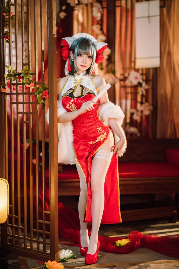 醉卧暖光里的灵动猫娘：焖焖碳COS还原旗袍柴郡的纯欲天花板