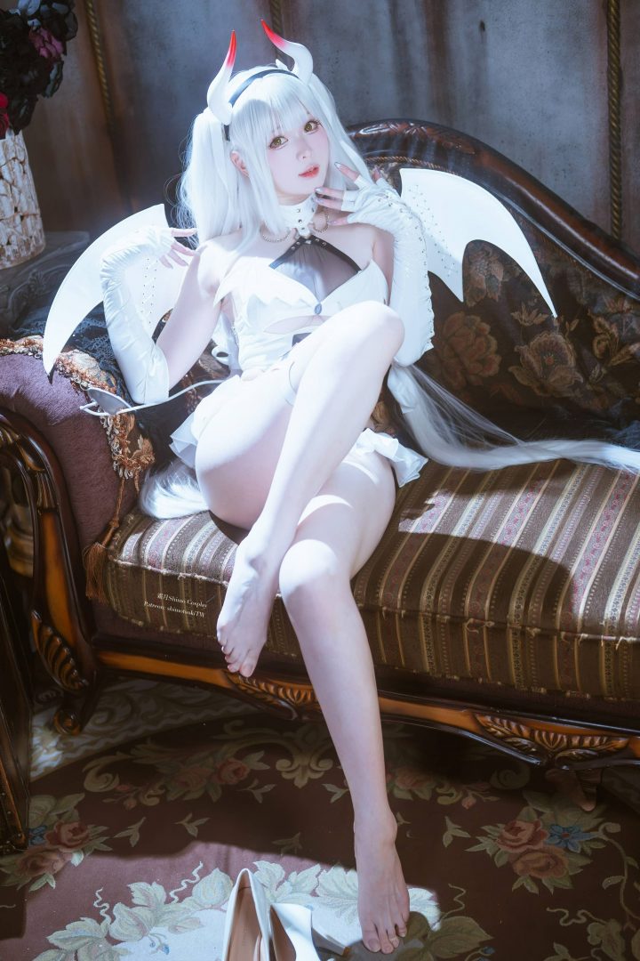霜月Shimo白色恶魔COS｜演绎Blanc Demon的冷艳与神秘魅力