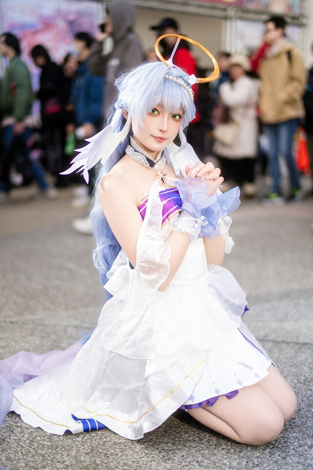 二次元歌姬本尊？Turq_KJ.知更鸟COS惊现FF展美腿与神秘感拉满