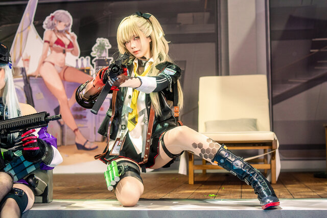 【少女前线2】四巫日モミ莱娅COS！逆天丝袜长腿绝美名场面